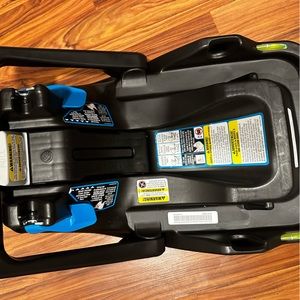 Baby jogger car seat base.